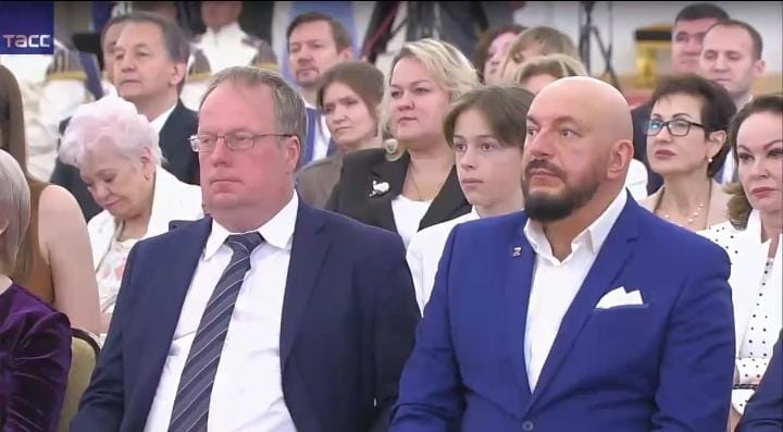 12 июня в Кремле состоялось вручение золотой Звёзды Героя Труда РФ Маэстро А. С. Зацепину лично Президентом страны В. В. Путиным