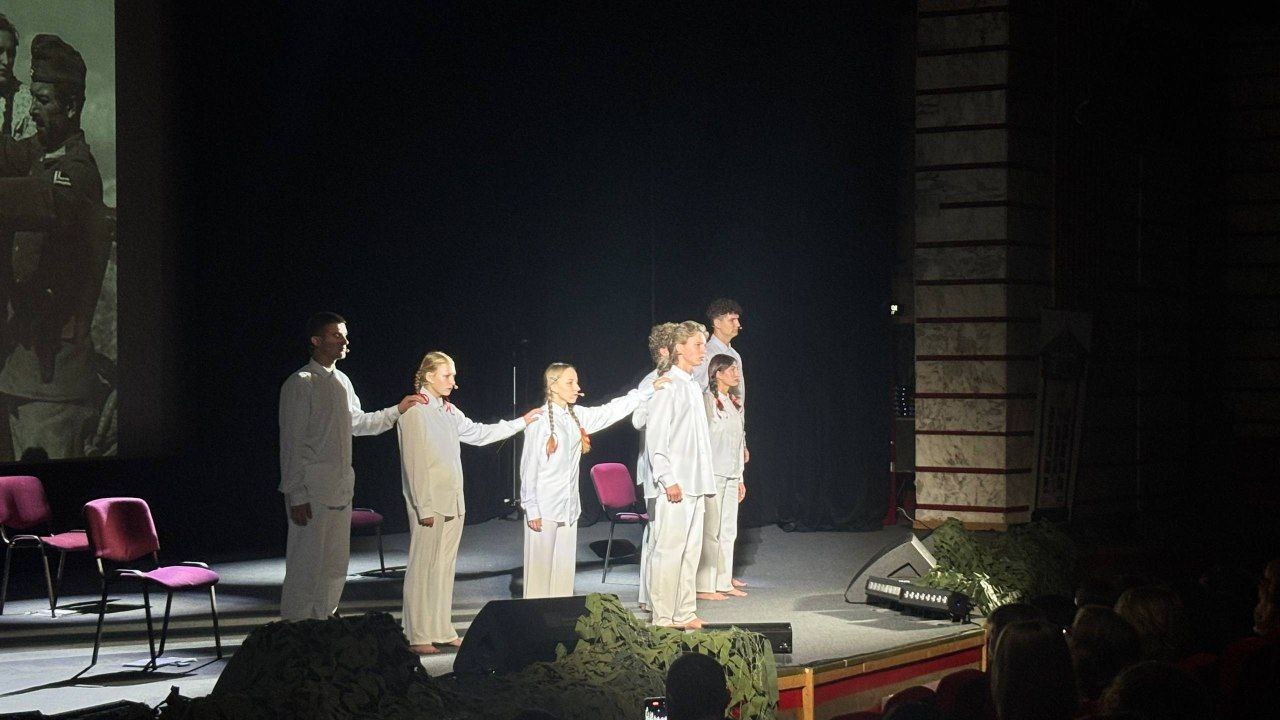 30 сентября в Музее Победы на сцене киноконцертного зала Жуков состоялся показ спектакля "Наша молодая гвардия" лауреатов гран - при конкурса Театр Победы театр 25 кадр г. Луганска